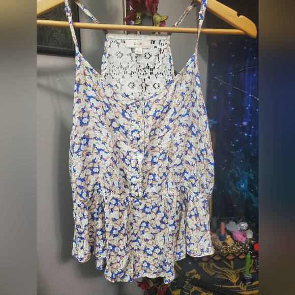 Gorgeous E&M crop tank top with buttons and lace details size Large - Picture 1 of 5